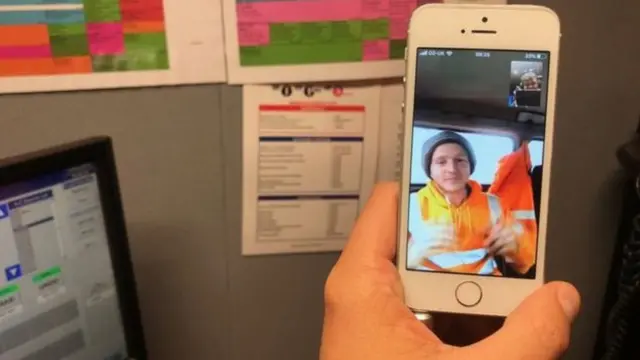 Jamie conversando por meio do FaceTime