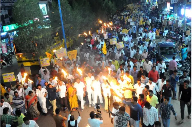 నిరసనలు