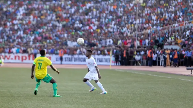 నైజీరియాలో క్రీడల్లో ఫుట్‌బాల్‌కు విశేషమైన ఆదరణ ఉంది