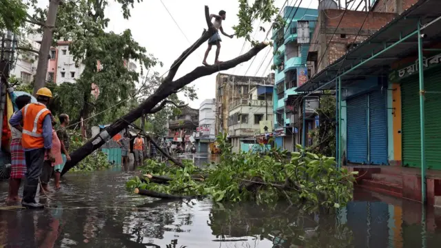 Разбор завалов в Калькутте
