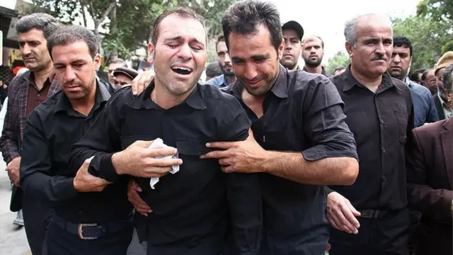 تشییع جنازه دو نفر از قربانیان در بجنورد