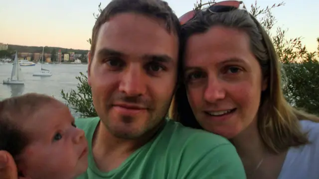 Jen-in sözlərinə görə, oğlu doğulandan sonrakı ilk həftələrdə o özünü son dərəcə xoşbəxt hiss edib