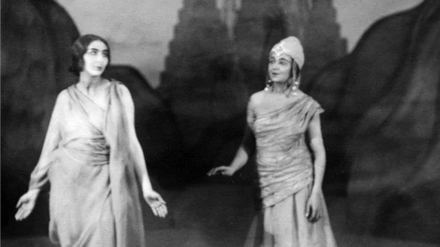 భారతదేశంలో స్త్రీలు ఒకప్పుడు ఏకవస్త్రం ధరించేవారు