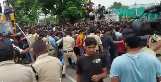 భారత్-ఆస్ట్రేలియా టీ20 మ్యాచ్ టికెట్ల కోసం జింఖానా మైదానం వద్ద జరిగిన తొక్కిసలాటలో కొందరు స్పృహ తప్పిపడిపోయారు