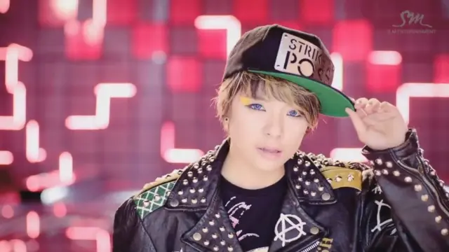 엠버는 데뷔 이후 컷트 머리를 오랜 기간 유지했다