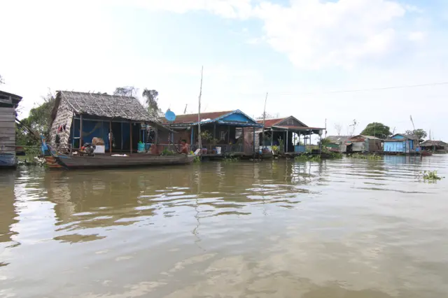 nhà nổi Kampong Chhnang
