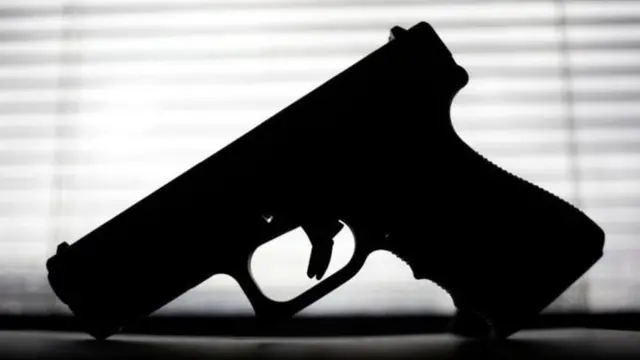 முதியோர் இல்லத்தில் சேர்க்க முயற்சி: 72 வயது மகனை சுட்டுக்கொன்ற 92 வயது தாய்