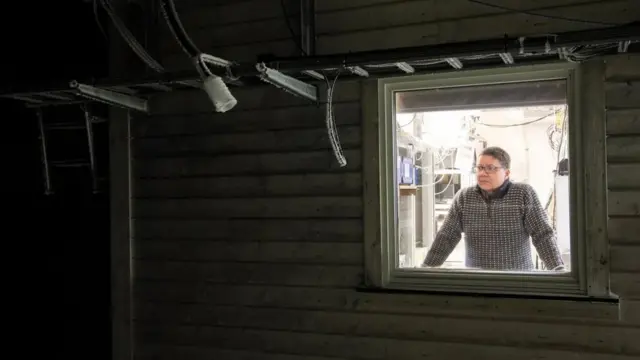 제플린 관측소에서 지난 20여 년간 대기오염을 연구한 과학자 오브 헤르만슨. 이곳에서는 북극곰을 주의해야 한다고 한다