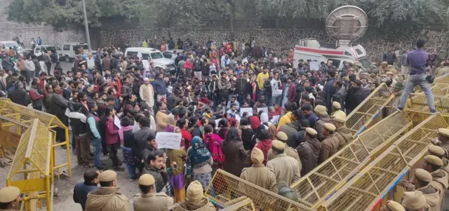 ஏ.பி.வி.பி மாணவர்கள்