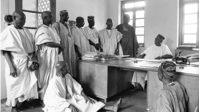 Ọba Adesọji Aderẹmi ati awọn oloye rẹ