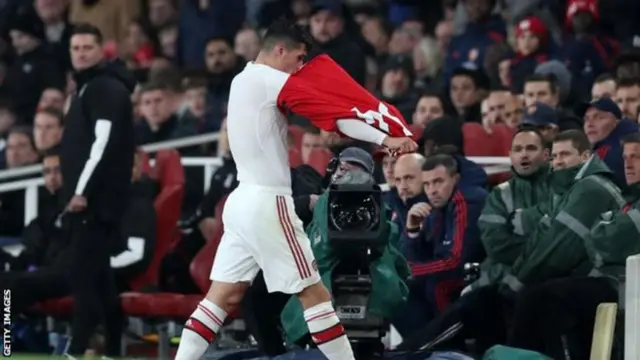 Granit Xhaka baada ya kutolewa wakati wa mechi kati ya Arsenal na Crystal Palace