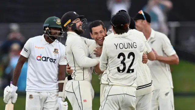 শেষ টেস্টের শেষ বলে উইকেট নিয়ে আনন্দে মেতে ওঠেন রস টেলর