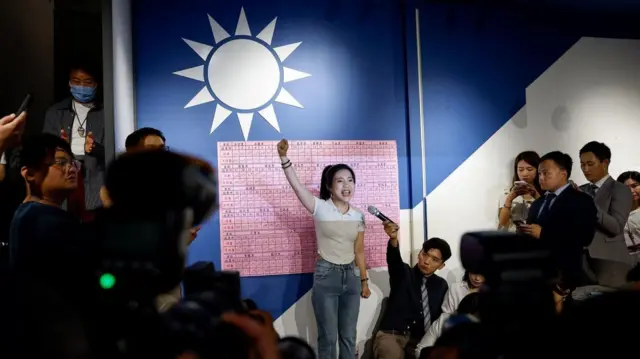 逃过被罢免的国民党台北市立委徐巧芯。