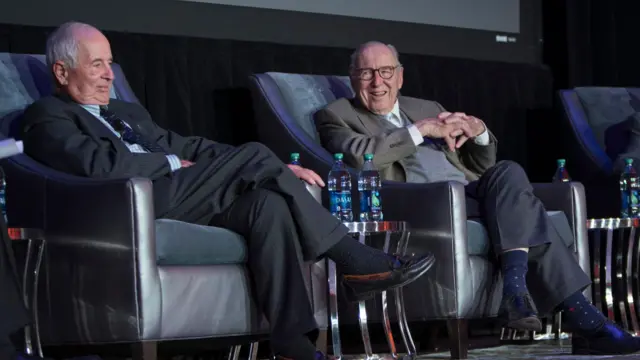 ویلیام اندرس - نفر سمت چپ 