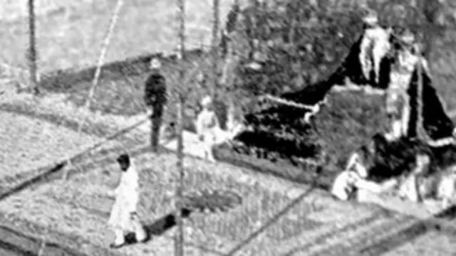 ભારતમાં બ્રિટિશ સામ્રાજ્યનો સૂરજ મધ્યાહ્ને તપતો હતો, ત્યારે મહારાજા સયાજીરાવ ગાયકવાડના આચરણને કારણે ચકચાર જાગી હતી 