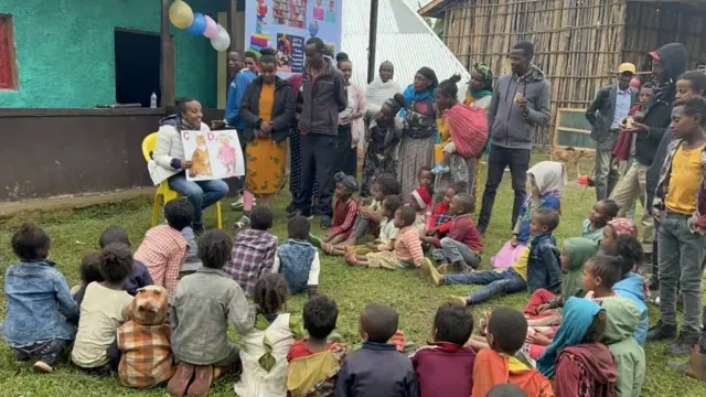 እቲ ቤተ-መጻሕፍቲን መጻወቲን ህጻናት ነቲ ማሕበረሰብ ከገልግል ዝተወፈየ’ዩ