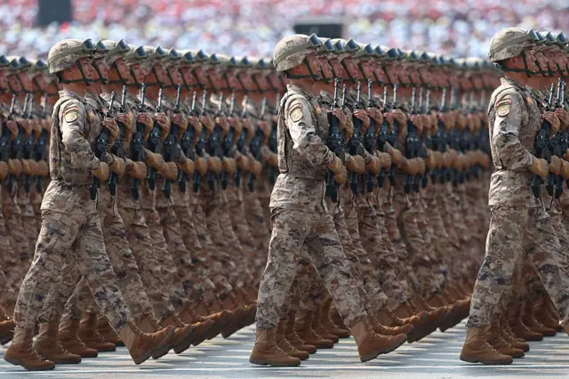 2025年9月3日，中国北京天安门广场，士兵列队参加纪念抗战胜利暨二战结束80周年的阅兵式。