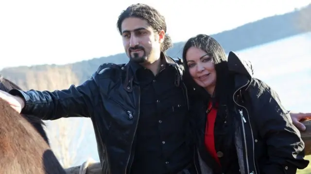 उमर बिन-लादेन र उनकी पत्नी 