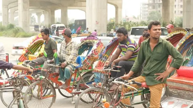 ঢাকাকে অনেকে বলেন রিকশার নগরী।
