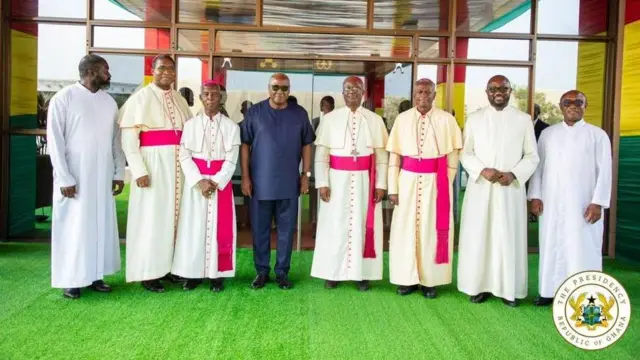 Photo of President Mahama and the catholic bishops 