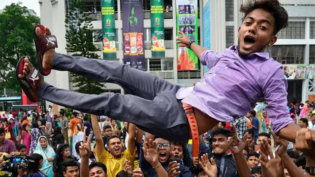 ফল প্রকাশের পর শিক্ষার্থীদের উচ্ছাস