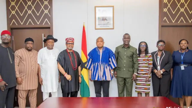 nzuko n'etiti Eze Ndi Igbo na Gana ha na Minista na-ahu maka ihe gbasar mbe ofesi na Gana