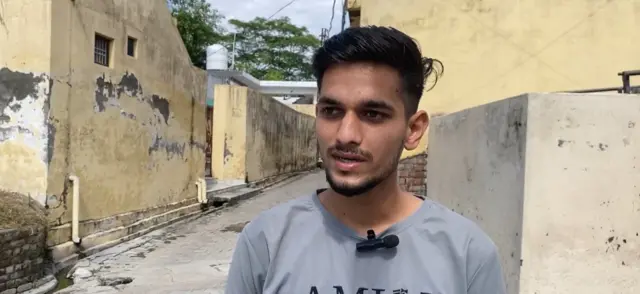 ਸ਼ੁਸ਼ਾਂਤ ਪਿੰਡ ਵਾਸੀ