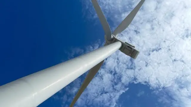 අදානි ග්‍රීන් එනර්ජි සමාගමේ ටෙන්ඩරය අනුමත කරනු ලැබුවේ ඒ පිළිබඳව මෙරට පරිසරවේදීන් ඇතුළු පාර්ශව ගණනාවක් එල්ල කළ විරෝධතාවය මධ්‍යයේ ය.