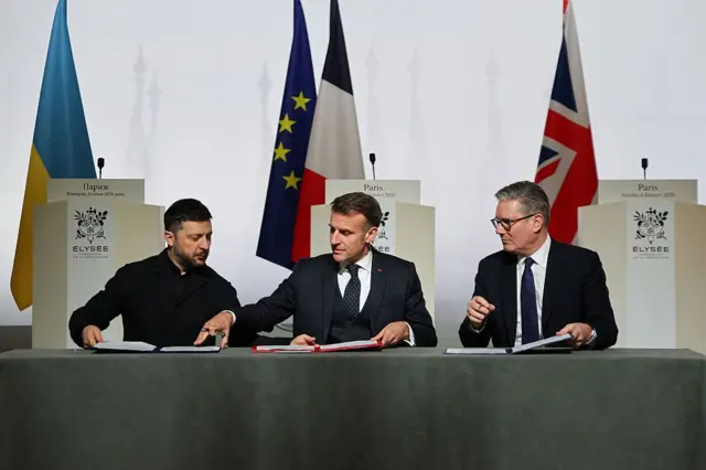 Các nhà lãnh đạo tại hội nghị thượng đỉnh ở Paris