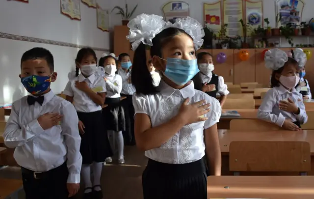 Мектептер салттуу режимде эле окушат