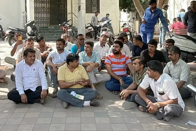 જાવરીમલના મોતની ખબર મળતા રાજકોટમાં બિશ્નોઈ સમાજના આગેવાનો સિવિલ હૉસ્પિટલ દોડી આવ્યા હતા અને ધરણા પર ઊતરી ગયા હતા