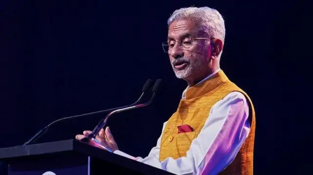விண்ணப்பதாரர் இந்தியக் குடிமகன் அல்ல என்றால், அவருக்கு பாஸ்போர்ட் மறுக்கப்படும் என்று பிரிவு 6(2)(a) தெளிவாகக் கூறுகிறது.
