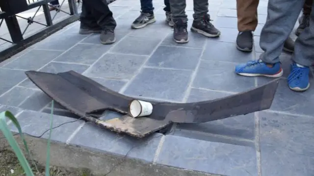 కమల గురుంగ్ ఇంట్లో పడిన విమాన శకలాలు