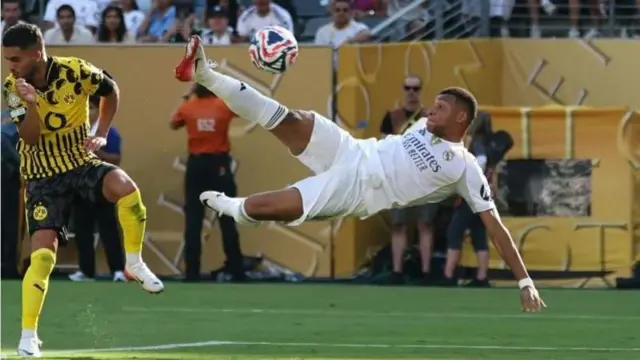 Goolii Imbaappeen xumura irratti galcheen Riyaal Maadiriid, Borushiyaa Doortimund mo'achuun dorgommii maayii xumuraa Waancaa Kilabootaa Addunyaaf darbe