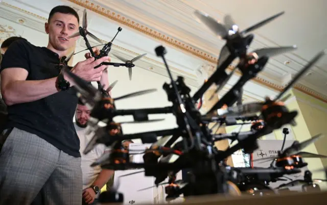 ယူကရိန်းဟာ DJI ထုတ် Mavics ဒရုန်းတွေကို အဓိက အားထားနေ 