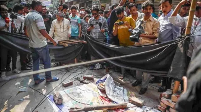 গত শুক্রবারের ভূমিকম্পে অন্তত দশ জনের নিহত হয়েছেন