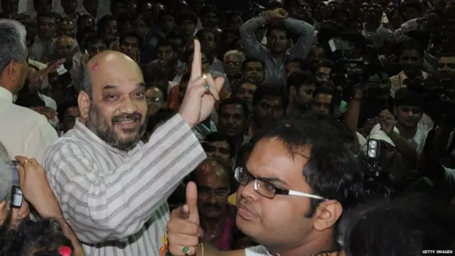 अमित शाह अपने बेटे जय शाह के साथ