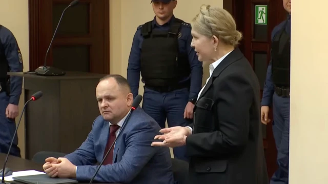 Юлія Тимошенко разом з одних зі своїх адвокатів під час судового засідання у ВАКС, 21 січня 2026 року