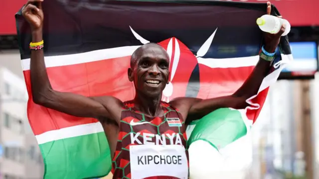 2024 Olympics: Abantu 20 000 baremerewe kwiruka iruhande y'abanyamwuga kuri 42km, i Paris.