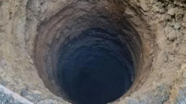 चीन त्यांच्या देशातला सर्वात मोठा खड्डा खणतोय