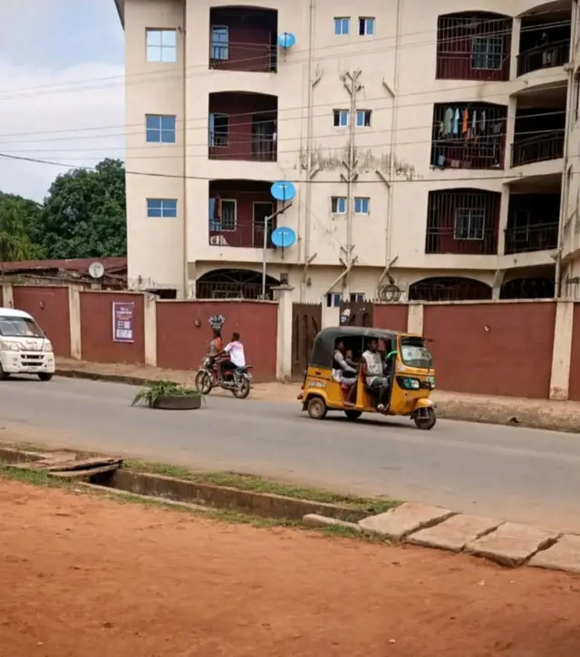 Etu ụlọelu dị tupu ọ daa