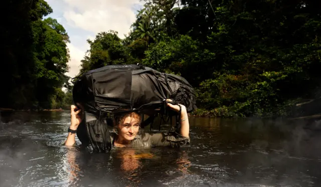 Lusi u reci u Amazoniji