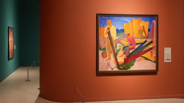 Картина Олександра Богомазова "Правка пил" на виставці у Лондоні