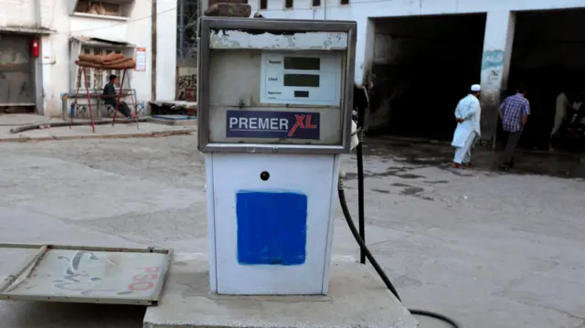 Ebe a na-ere mmanụ ụgbọala