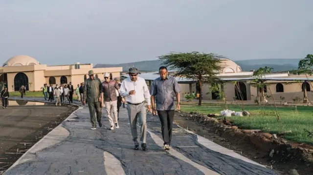 ጠቅላይ ሚኒስትር ዐቢይ አህመድ ከባለሥልጣናቶቻቸው ጋር በጅግጅጋ