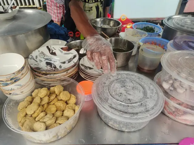 ရန်ကုန်ရောက် စစ်ရှောင်ရောင်းတဲ့ ရခိုင်စာ