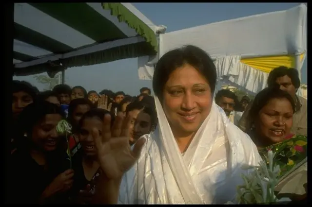 নির্বাচনি প্রচারণায় খালেদা জিয়া