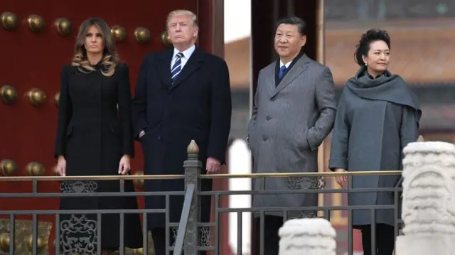 2017年11月8日，美國總統特朗普、第一夫人梅蘭妮亞、中國國家主席習近平及其夫人彭麗媛在北京故宮參觀。