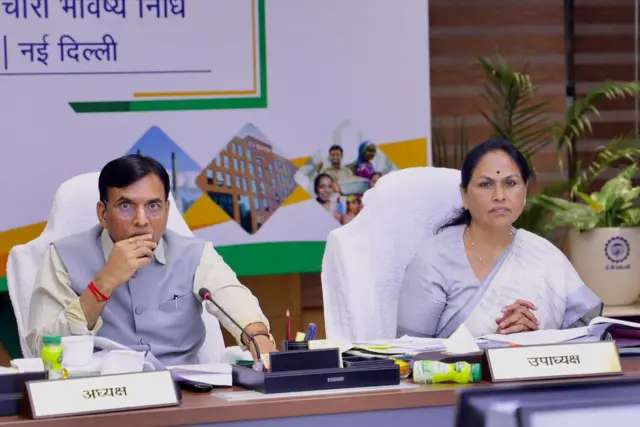 श्रम मंत्री मनसुख मांडविया 