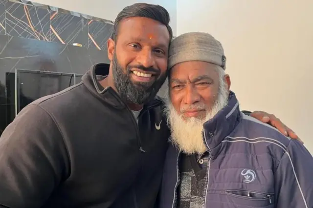 தீபக் மற்றும் வக்கீல் அகமது